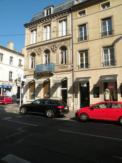  joli petit immeuble, rue Stanislas